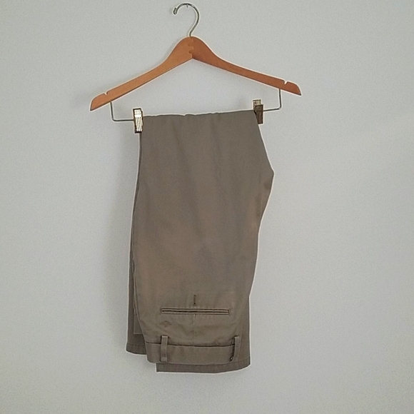 Dockers Straight Fit Khakis 34x30 - Picture 2 of 5